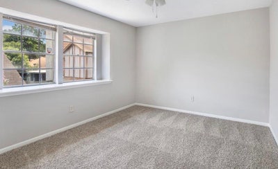 Chill room in easygoing home !  Main Photo