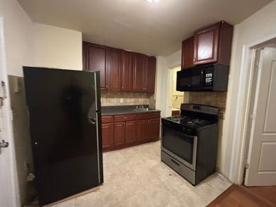 Cozy 1 bed bath 3rd floor walkup apartment availab Main Photo