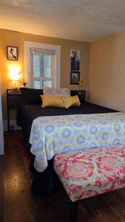 PrivateFenced parking space Fenced  backyard Furni Main Photo