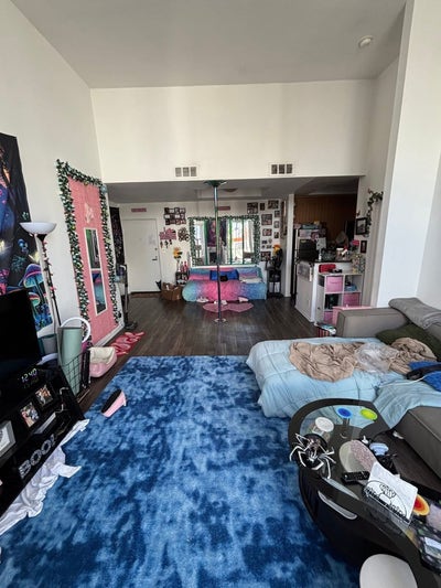 Ktown Priv Bedroom and Bathroom opening in 2bd2br Main Photo