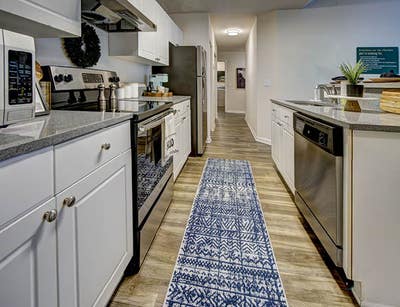 Apartment Room for Rent 15 minute walk from USF Main Photo