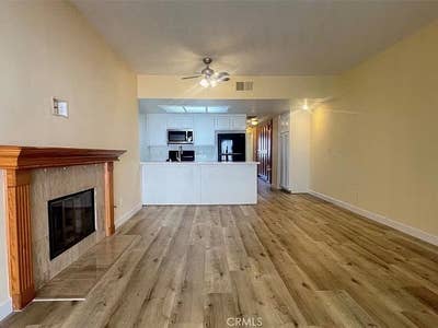 Bright Apartment Close to Daily Needs Main Photo