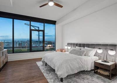 Private Room with Bath in Spacious Home Main Photo