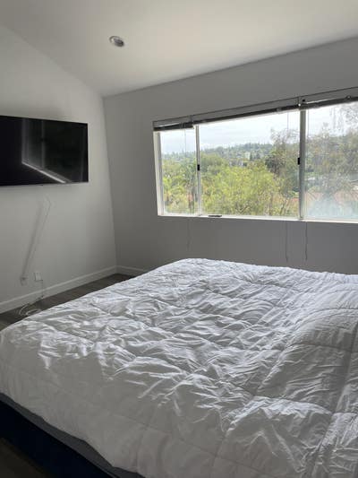 Beautiful Master Bedroom with a View for Rent Main Photo