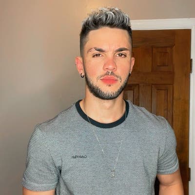 Professional Male seeks a small or large room Main Photo