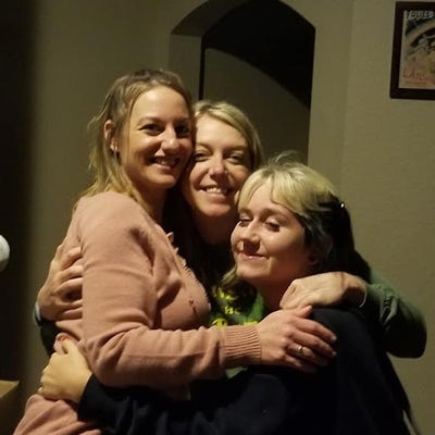 Woman needs a room in Los Angeles right now Main Photo