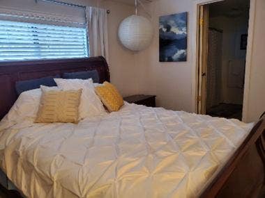 Nature Lovers Riverside Cottage Room w/Bath Main Photo