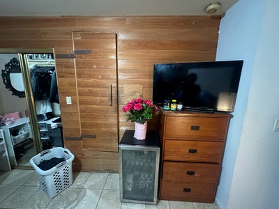 Upstairs Room in 4bd Condo Available 05/15 !! Main Photo