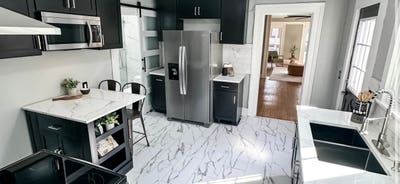 Room for rent in a STUNNING home located in the p Main Photo