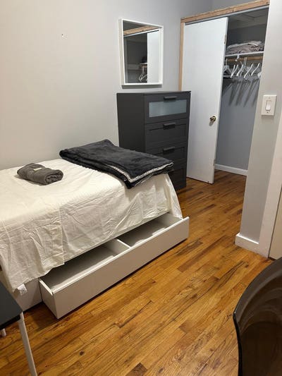 _ Room 20D Main Photo