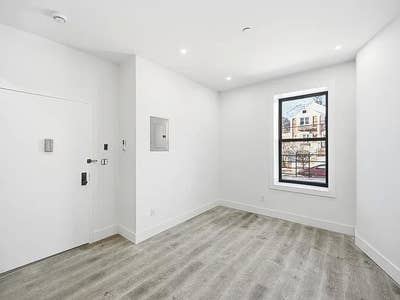 Modern Apartment Move-In Ready Today Main Photo