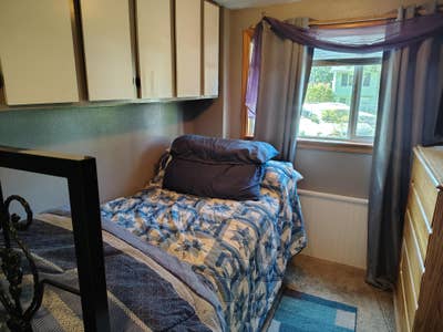 Small furnished room in Lynnwood  Main Photo