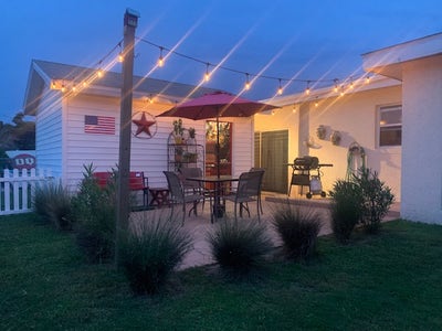 Clean, airy furnished room Main Photo