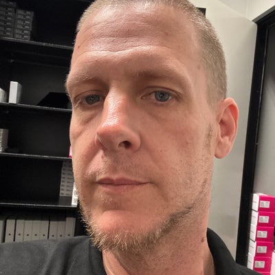 40 year old male needs Woodland Hills room Main Photo