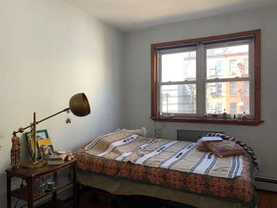 One Furnished bedroom in 3B/1Bath Cozy apartment Main Photo