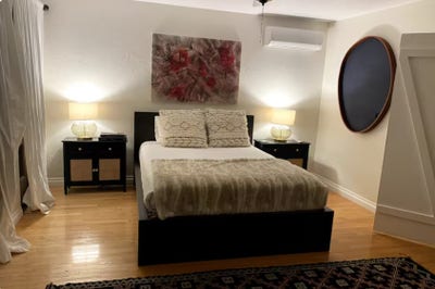 Private room with its own bathroom Main Photo