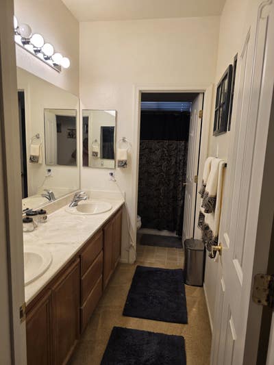 2 rooms for rent in nice quiet neighborhood! Main Photo