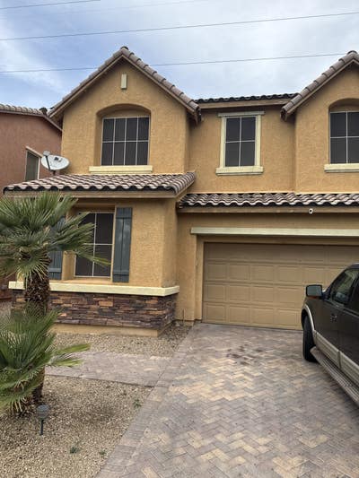 Master Bedroom with private bathroom and bathtub. Main Photo