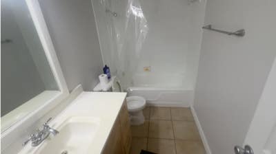1 room in 2 bed 2 bath for 550$ (3605 Steck Ave)  Main Photo