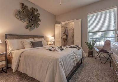 Comfortable Private Room in 2BR/2BA Main Photo