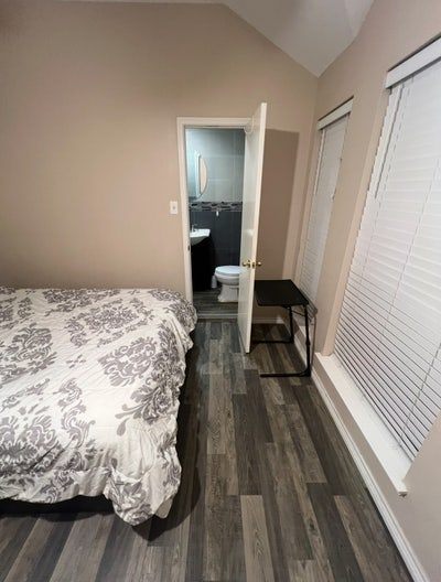 Private bath  Main Photo