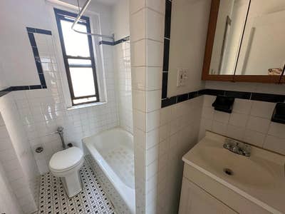 3-bedroom, 2-bathroom home for rent Main Photo