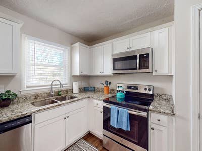 Lovely Renovated Home in Decatur Prime Location Ne Main Photo