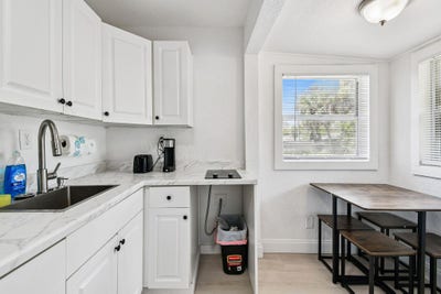 Renovated Home  Close to Public Transport 🚎 Smart Main Photo