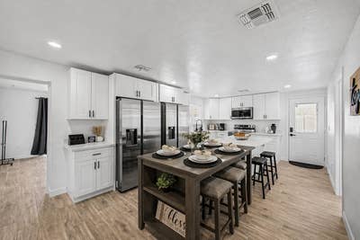 Beat the  & hot summer  months. Large POOL ‍️! Ful Main Photo