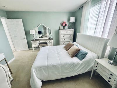 Private Room in CleanPeaceful Clairemont Home (Fe Main Photo