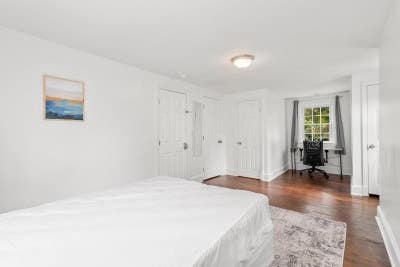 Newly renovated Spacious Private Room for rent wi Main Photo