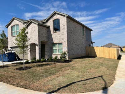 Private room in single family co_living space  Main Photo