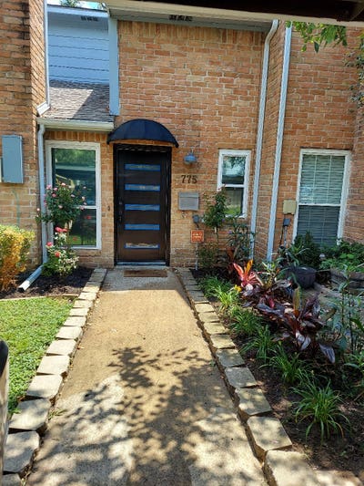 Updated 1 Bedroom Townhouse with an amazing view Main Photo