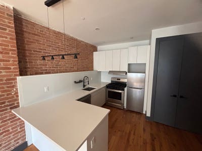 Charming single unit in Jersey City | 568 Communip Main Photo