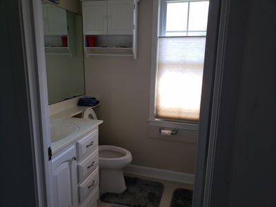 Clean Professional to Share 4 Bedroom House Main Photo