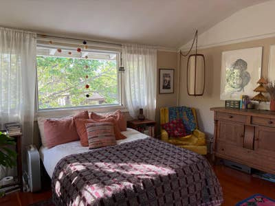 Bright and cheerful room seeks delightful human Main Photo