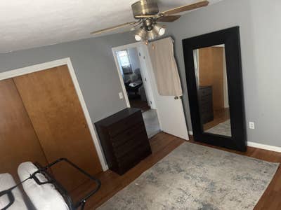 Roommates wanted close to colleges/universities Main Photo