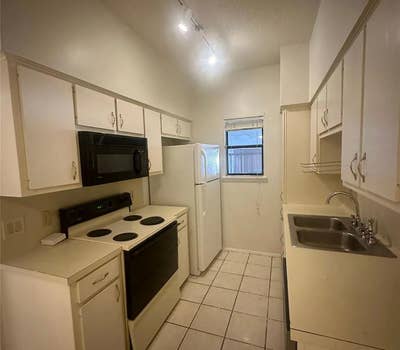 1B1 North University (Price Negotiable) Main Photo