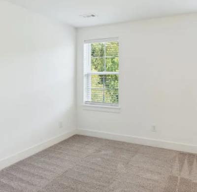 Handsomely appointed 1B/1B condo w/garage parking Main Photo