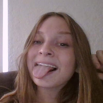 Female student needs Santa Clarita room now Main Photo