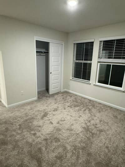 Renting out room in 4 bedroom house Main Photo