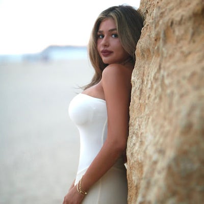 26 year old female looking for room in Orange Main Photo