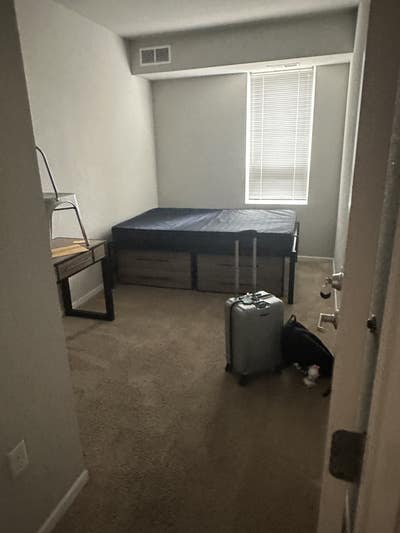 UMN Summer Sublease $550 – Furnished Room Main Photo