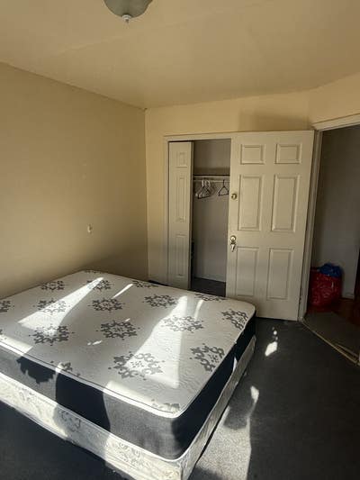 1,100 Room Available Main Photo