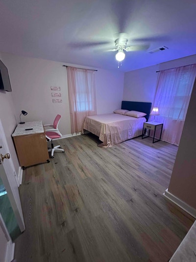 Beautiful Female rooms for rent_All Utilities inc Main Photo