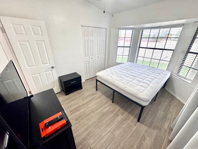 Home in Gilbert. Utilities and furniture included! Main Photo