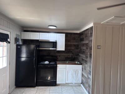 Studio for rent in Samburg Main Photo