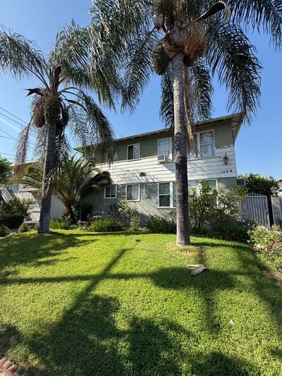 Beautifully remodeled one BRground floor unit. Uni Main Photo