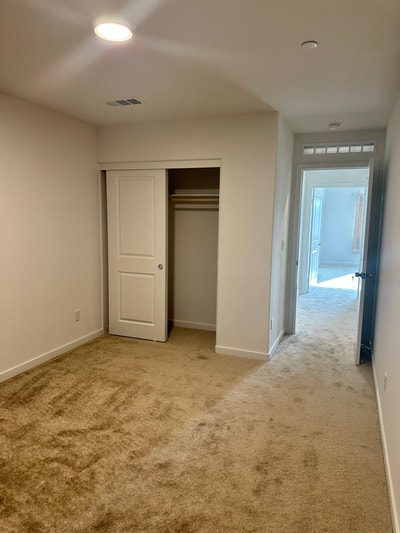 Nice room for $950 monthly  Main Photo