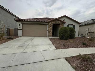 Furnished room for rent Main Photo